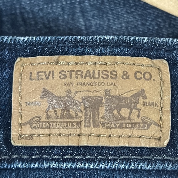 Women's Levi’s 515 Blue denim capri Jeans. ?? (See measurements) - Picture 4 of 5